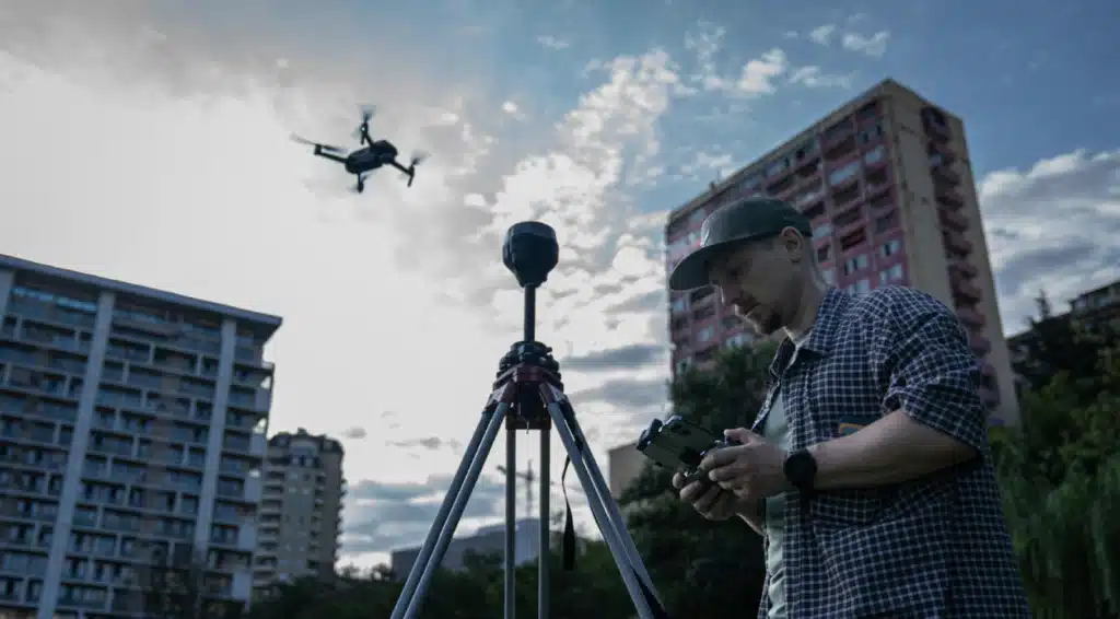 La base Emlid Reach prend en charge à la fois les drones RTK LiDAR et photogrammétrie.